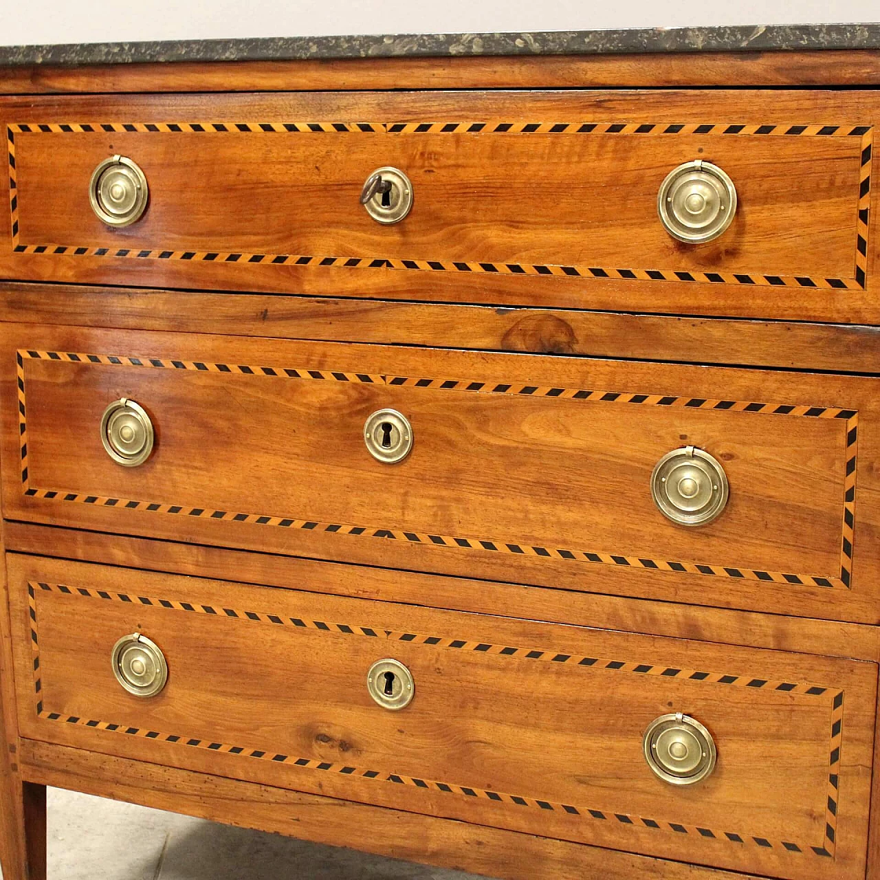 Louis XVI inlaid walnut chest of drawers, second half 18th century 7