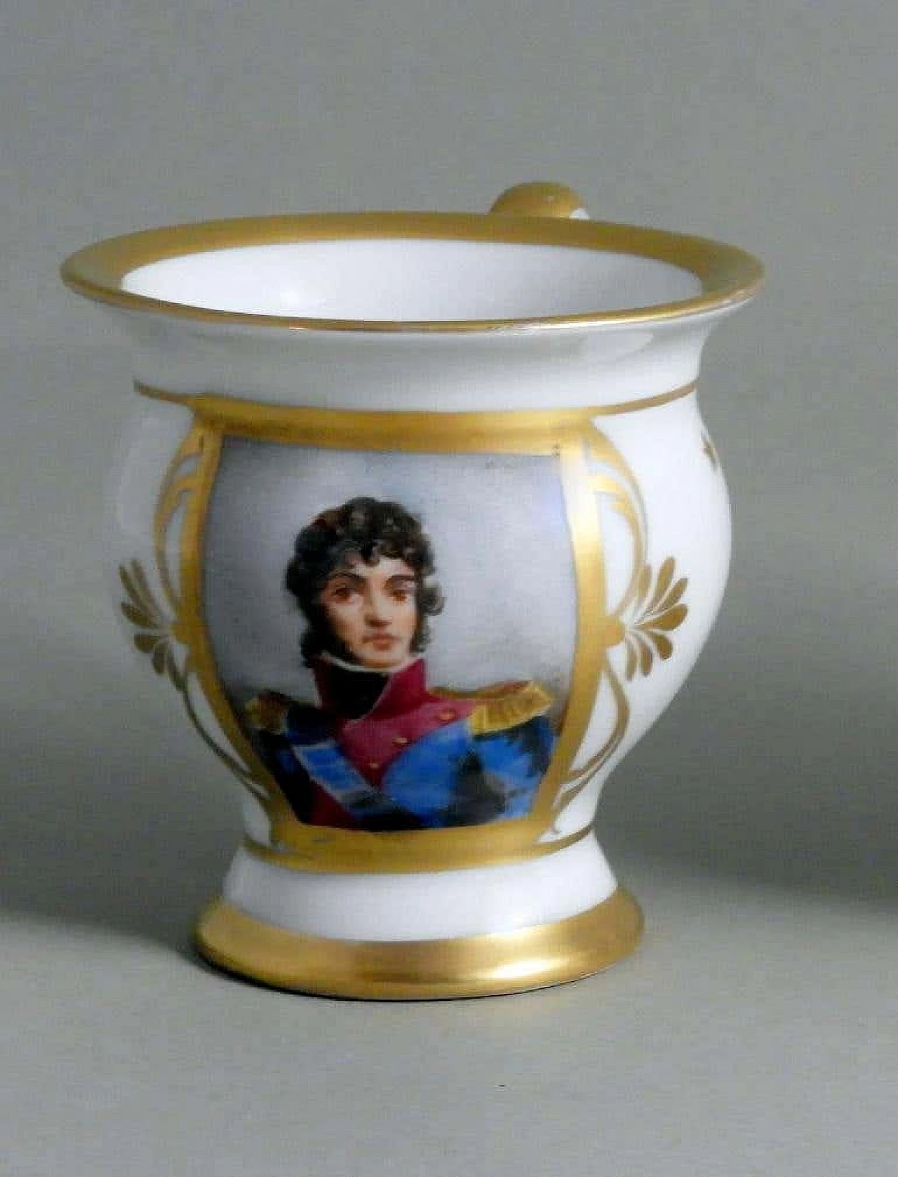 Coppia di tazze Napoleone III in porcellana di Limoges dipinta a mano con piattini, fine '800 9