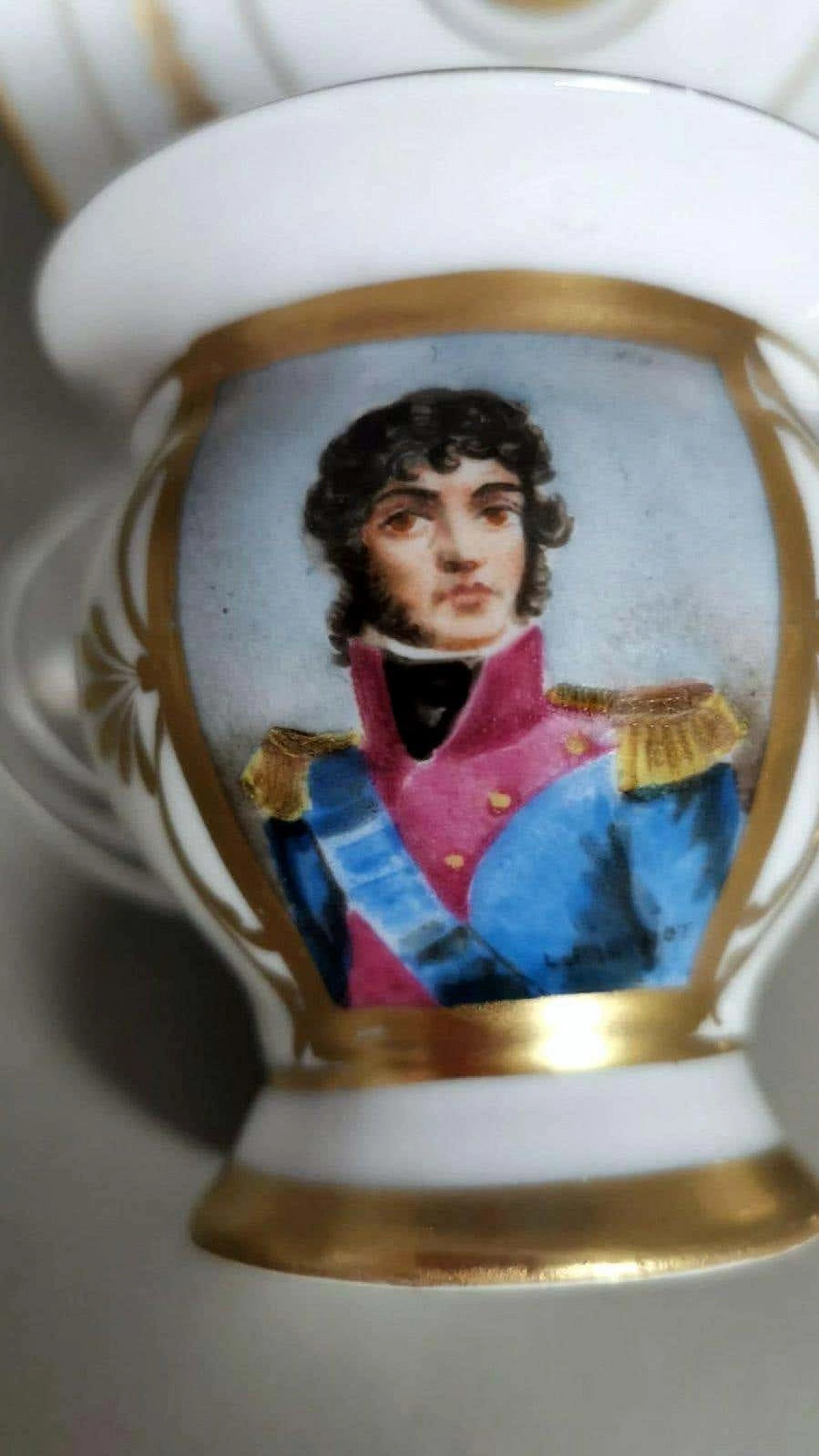 Coppia di tazze Napoleone III in porcellana di Limoges dipinta a mano con piattini, fine '800 11