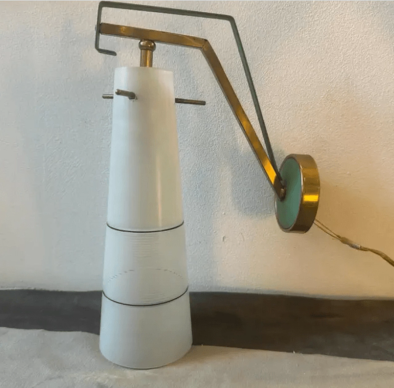 Stilnovo-style brass and glass wall lamp, 1950s 4