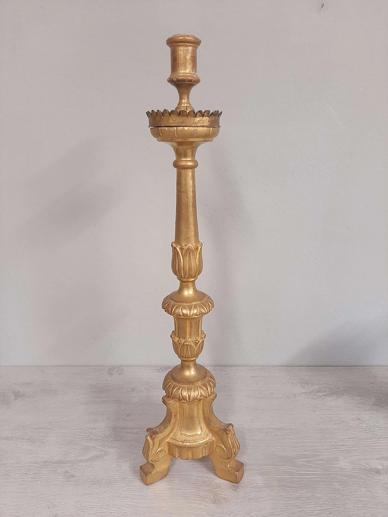 Hand-carved wooden candelabrum in gold leaf, late 19th century 2