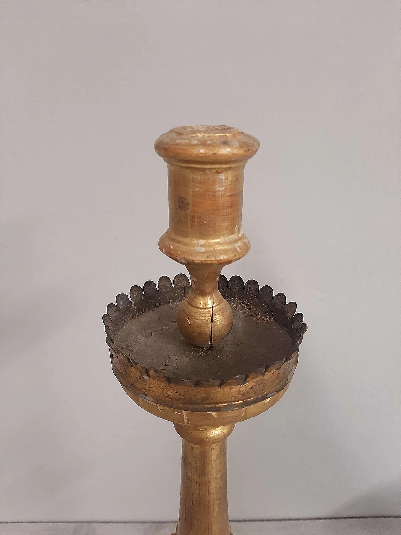 Hand-carved wooden candelabrum in gold leaf, late 19th century 3
