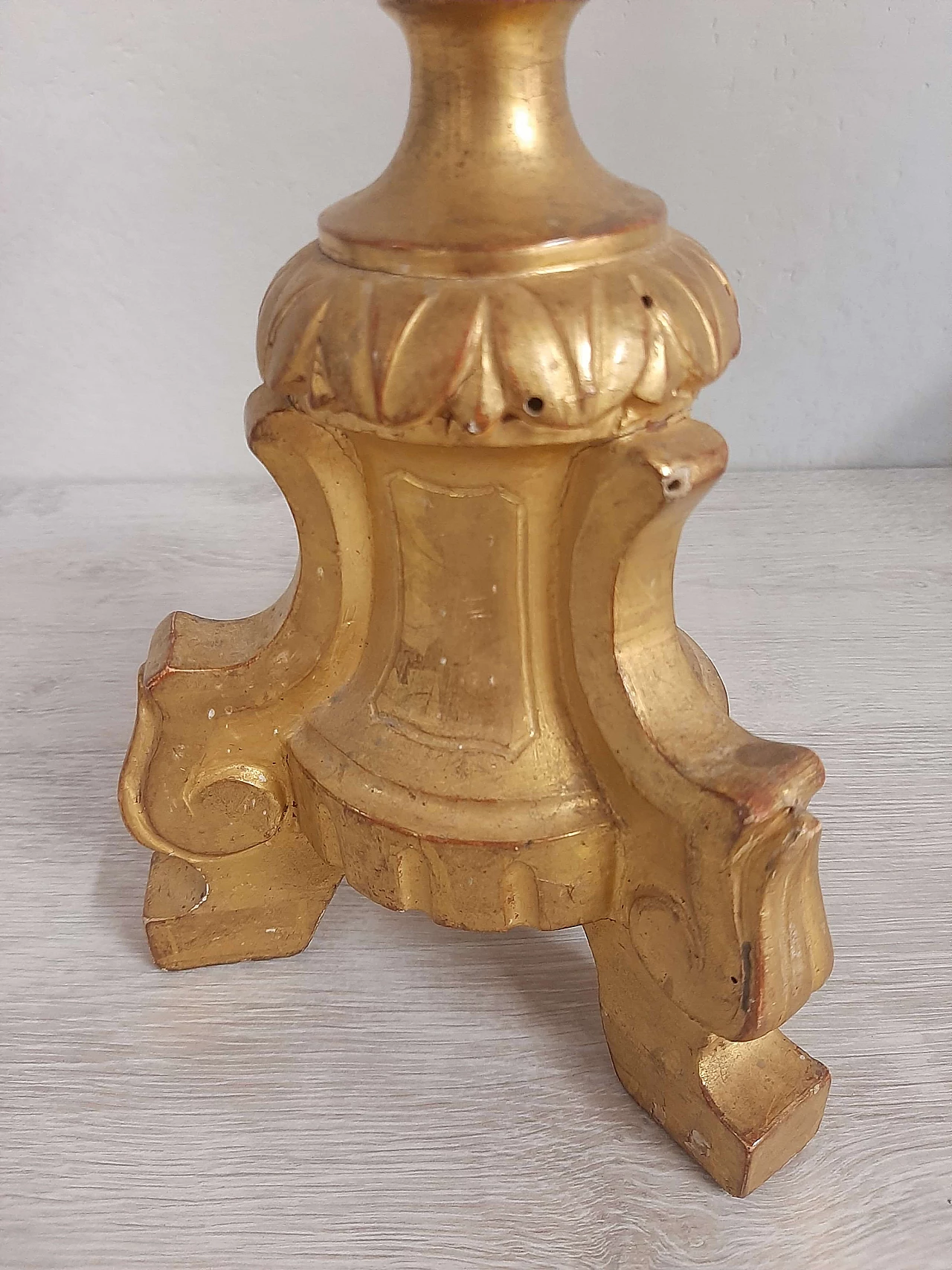 Candelabro in legno intagliato a mano in foglia d'oro, fine '800 6