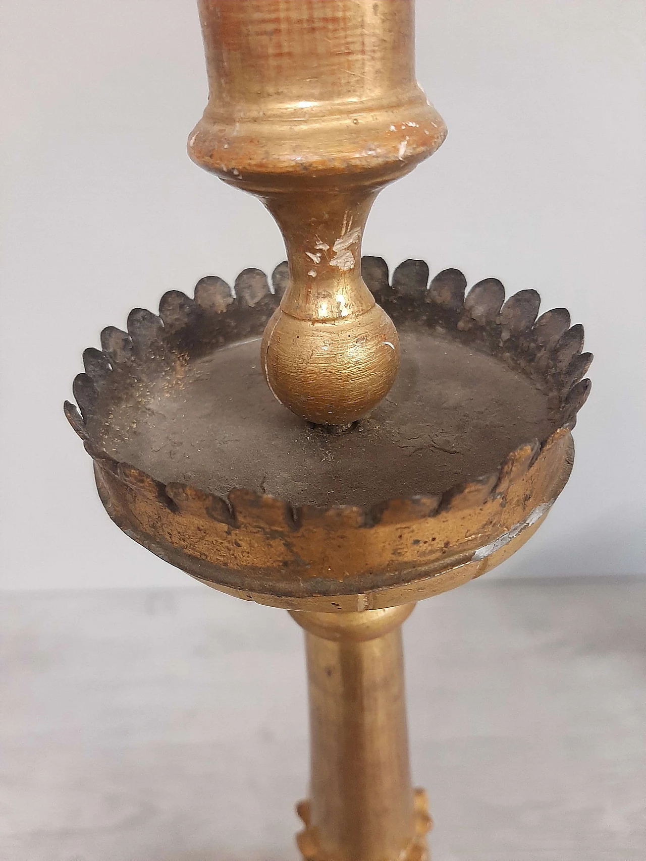 Hand-carved wooden candelabrum in gold leaf, late 19th century 9