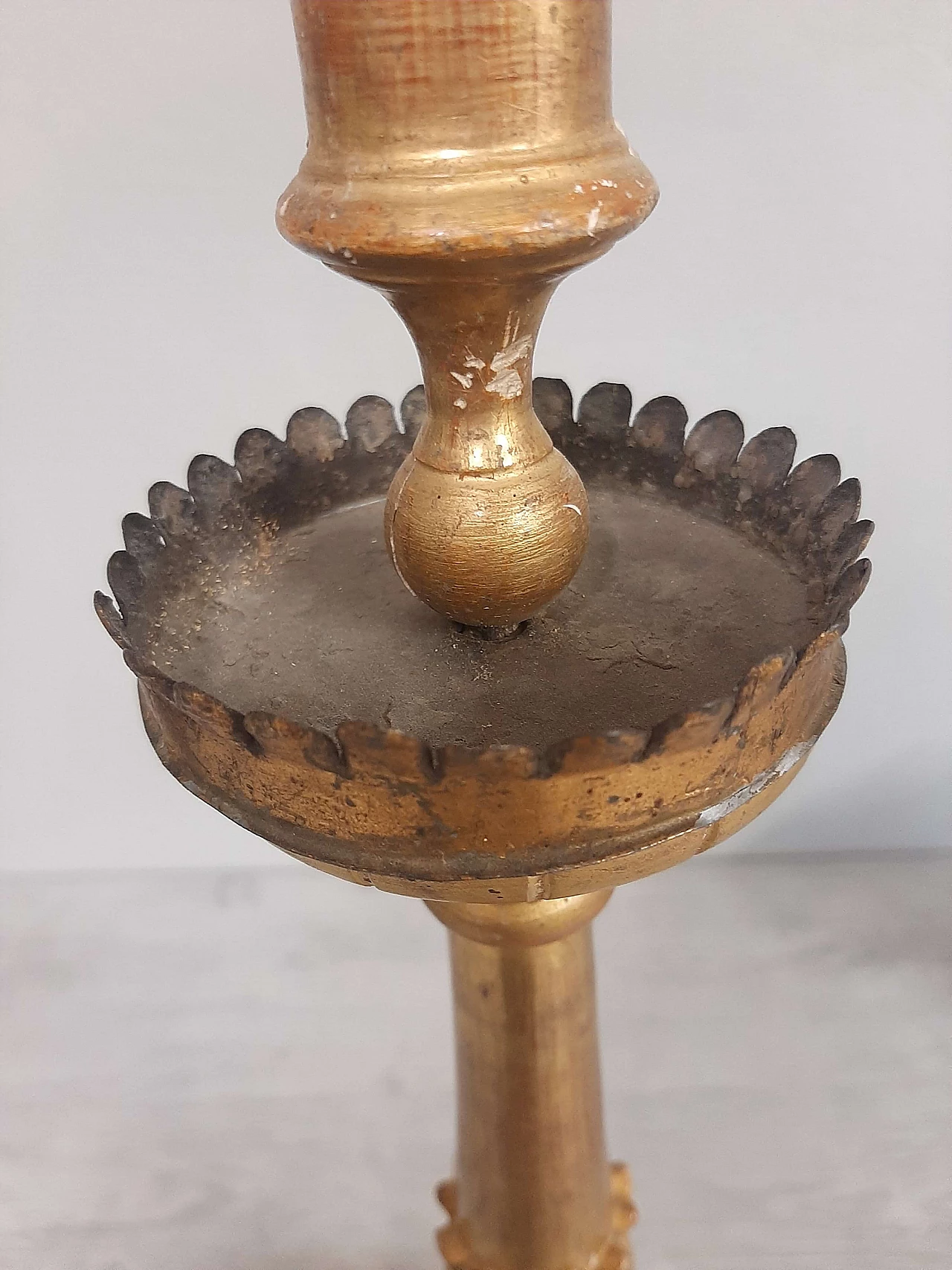 Candelabro in legno intagliato a mano in foglia d'oro, fine '800 9