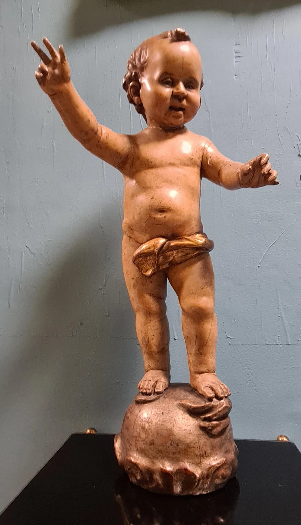 Scultura in legno laccato di Bambinello benedicente, '700 1