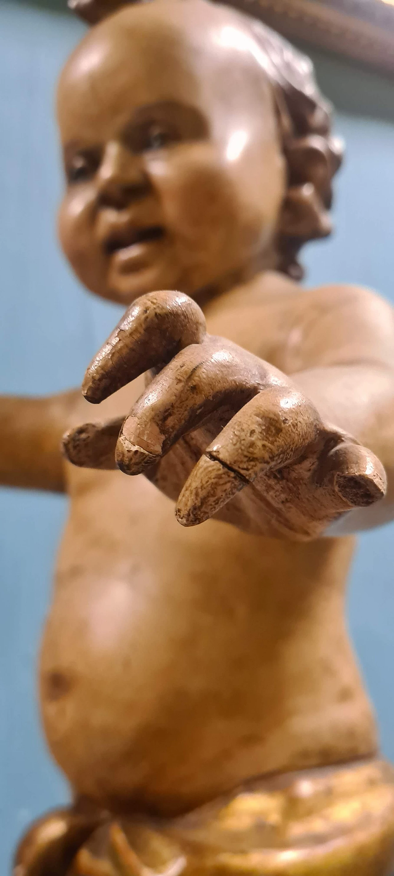 Scultura in legno laccato di Bambinello benedicente, '700 4