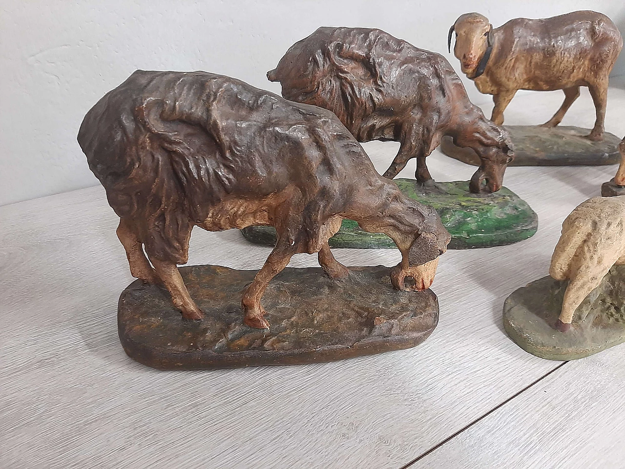 5 Nativity scene figurines in plaster and paper, late 19th century 3