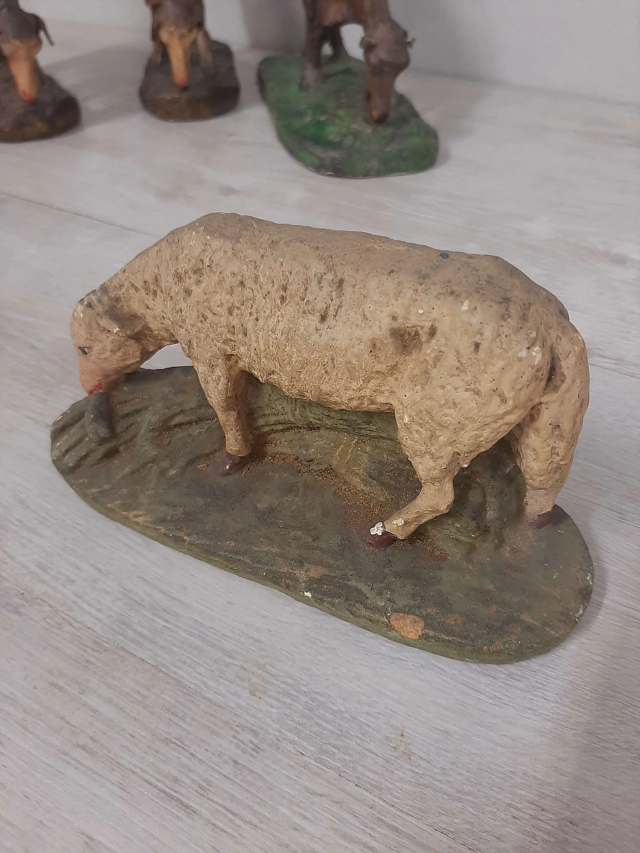 5 Nativity scene figurines in plaster and paper, late 19th century 6