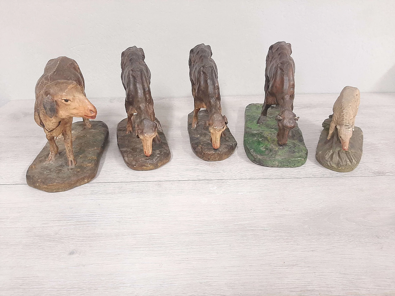 5 Nativity scene figurines in plaster and paper, late 19th century 7