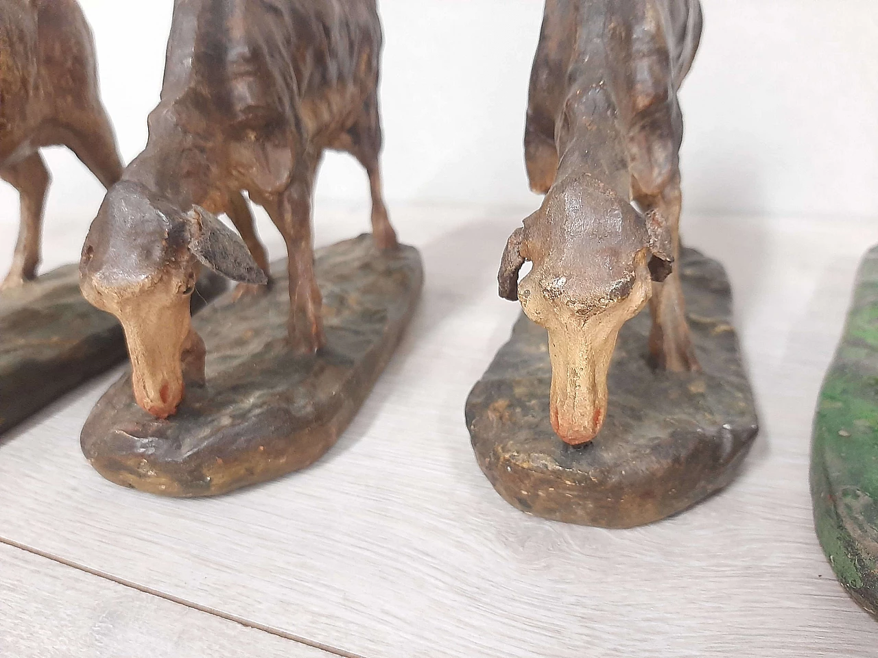 5 Nativity scene figurines in plaster and paper, late 19th century 8