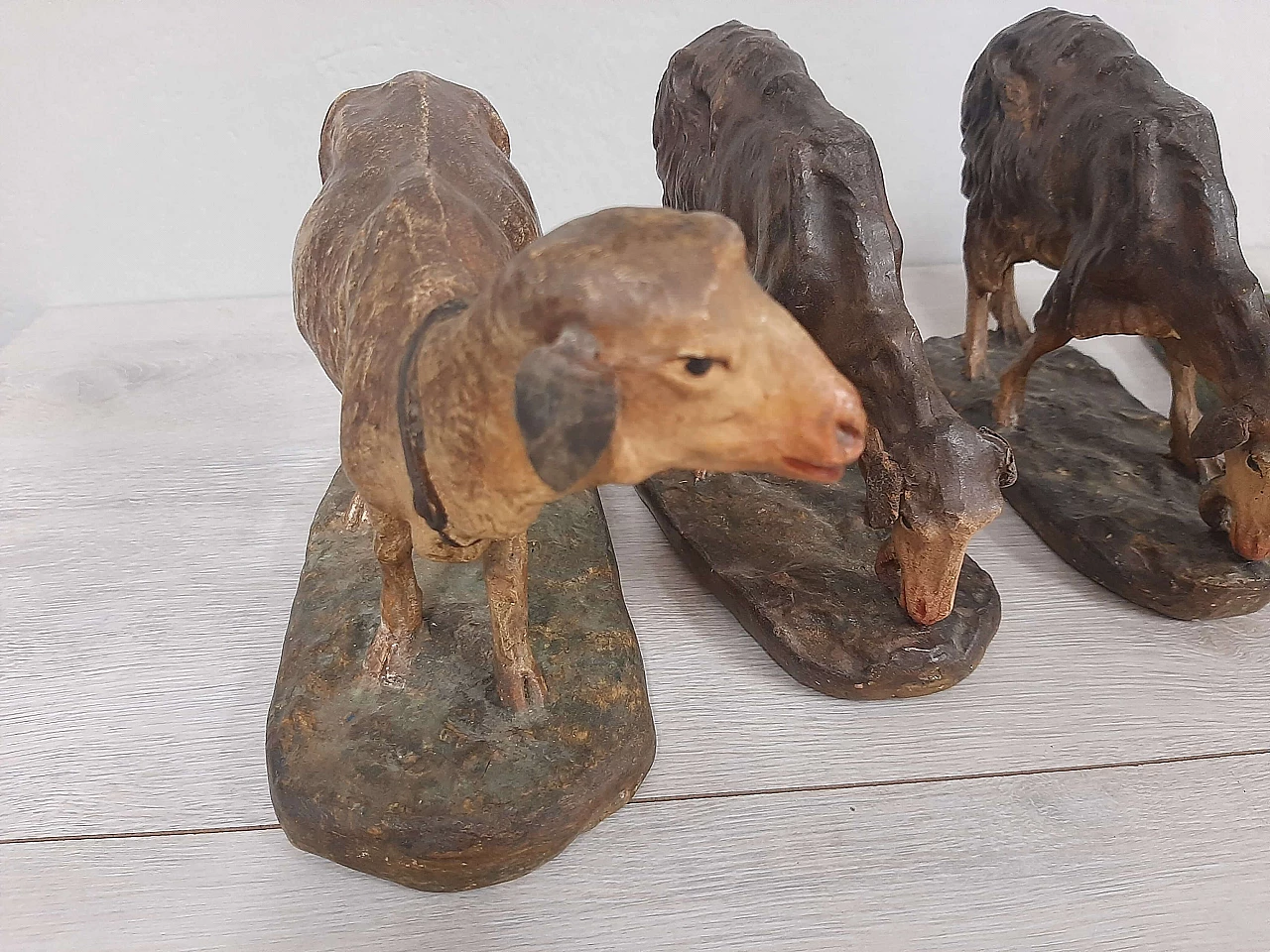 5 Nativity scene figurines in plaster and paper, late 19th century 10