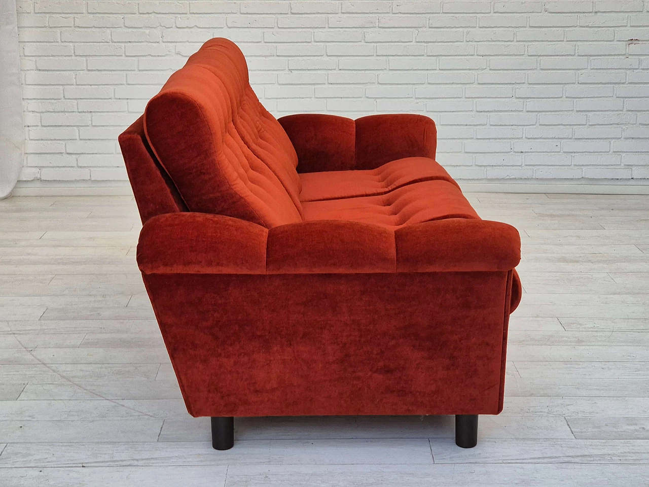 Divano danese a tre posti in velluto, anni '80 7