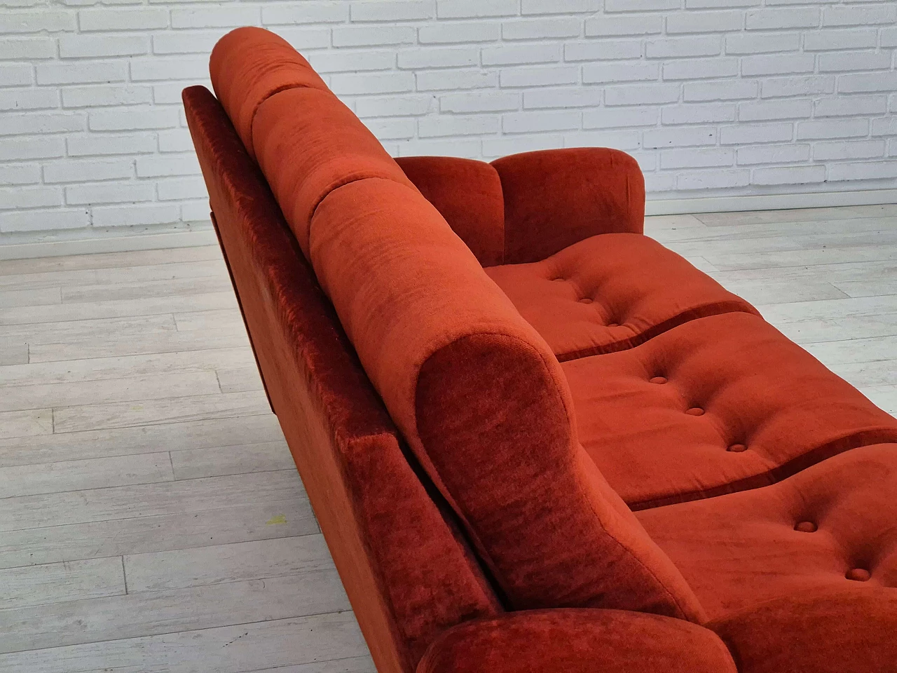 Divano danese a tre posti in velluto, anni '80 8