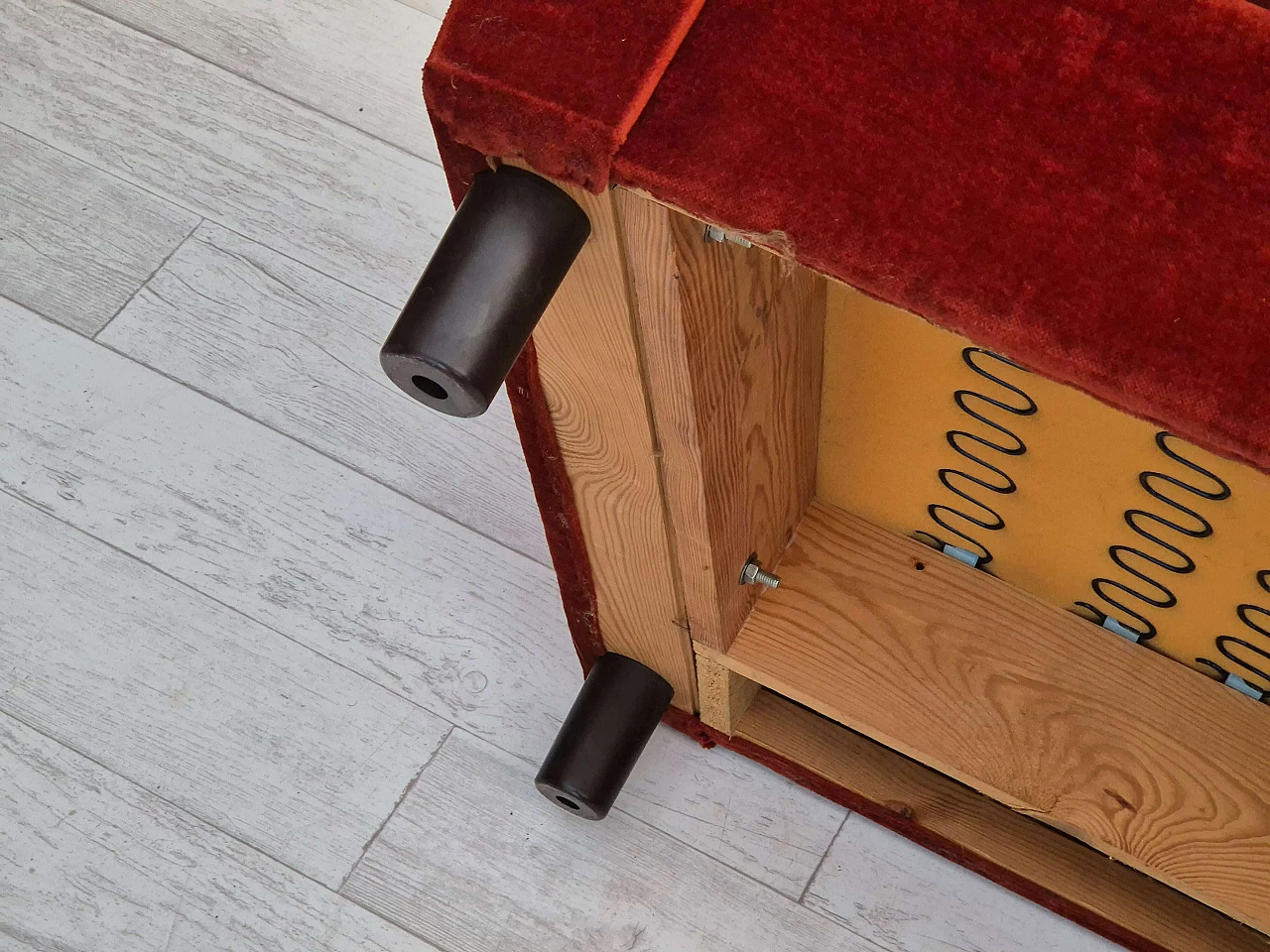 Divano danese a tre posti in velluto, anni '80 15