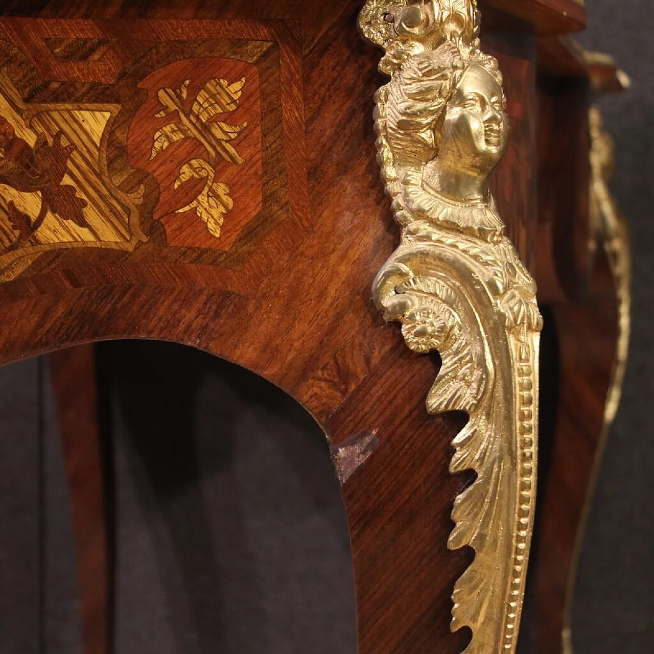 Scrivania stile Luigi XV in legno intarsiato con dettagli in bronzo, anni '60 11
