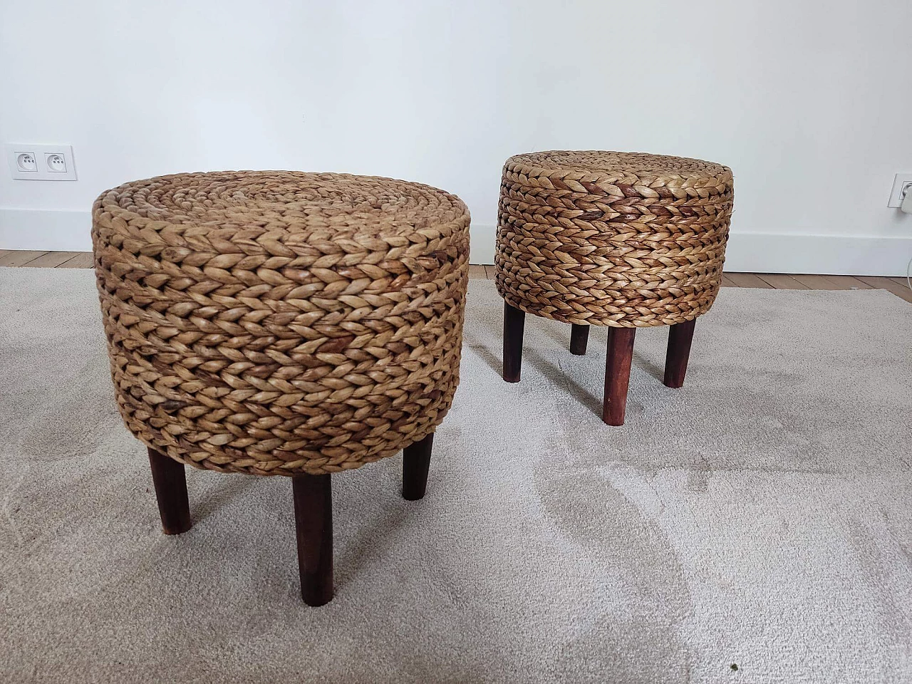 Pair of wood and rope stools in the style of Audoux and Minet, 1950s 9