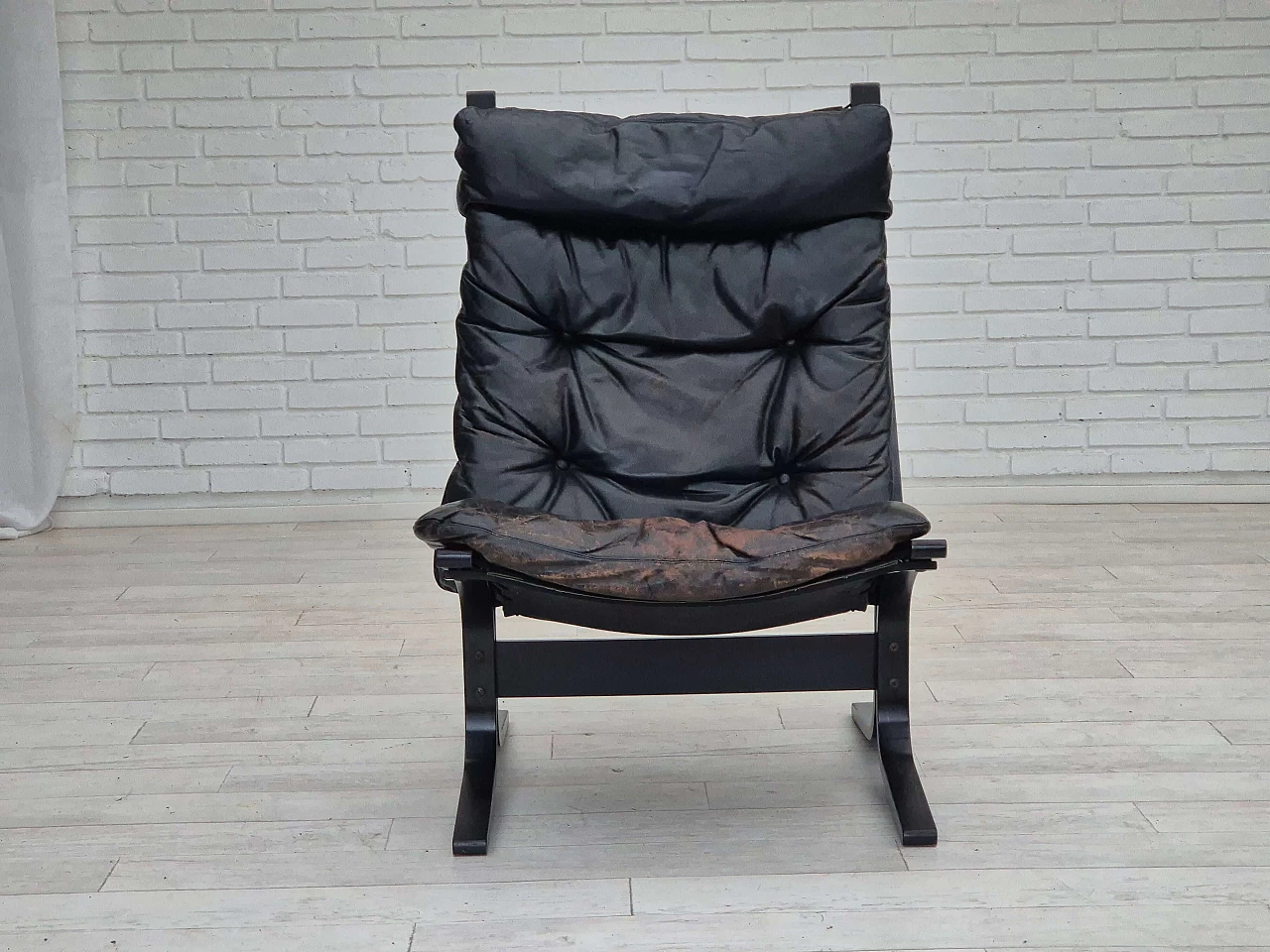 Poltrona norvegese Siesta in pelle nera e legno curvato di Ingmar Relling, anni '70 6