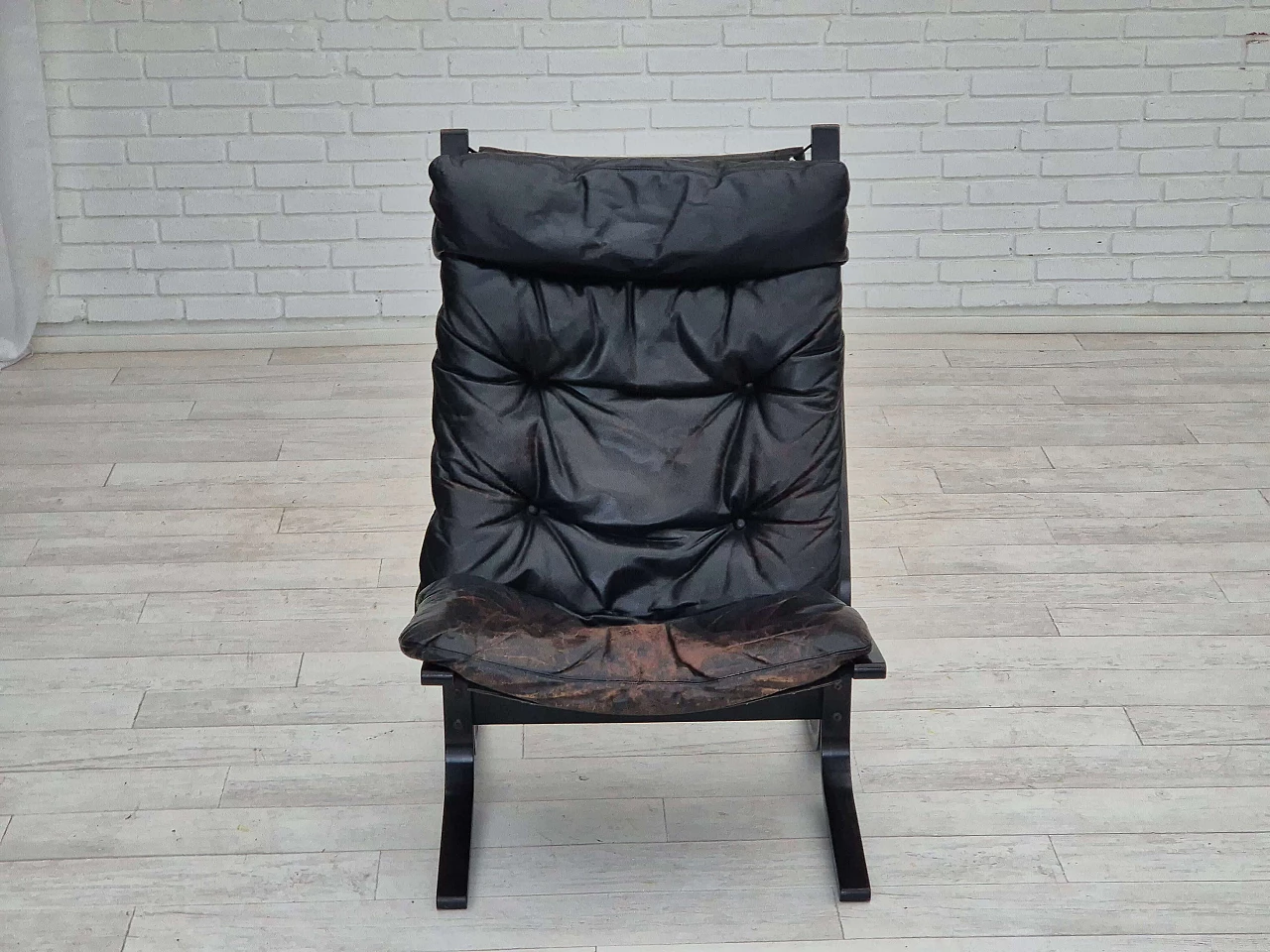 Poltrona norvegese Siesta in pelle nera e legno curvato di Ingmar Relling, anni '70 7