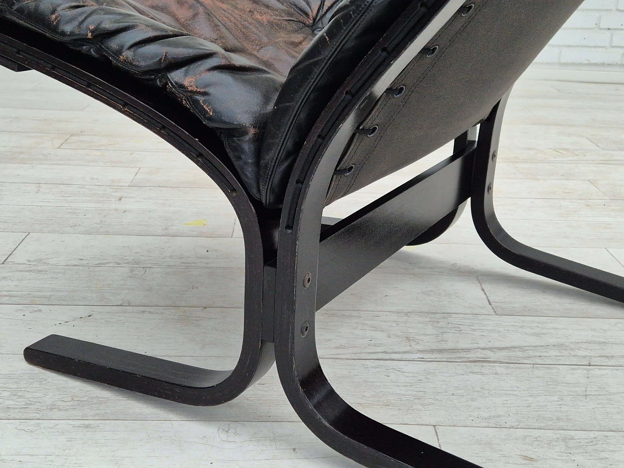 Poltrona norvegese Siesta in pelle nera e legno curvato di Ingmar Relling, anni '70 12