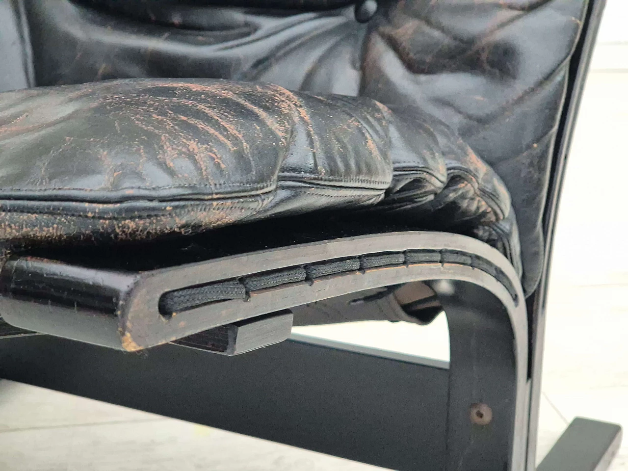 Poltrona norvegese Siesta in pelle nera e legno curvato di Ingmar Relling, anni '70 14