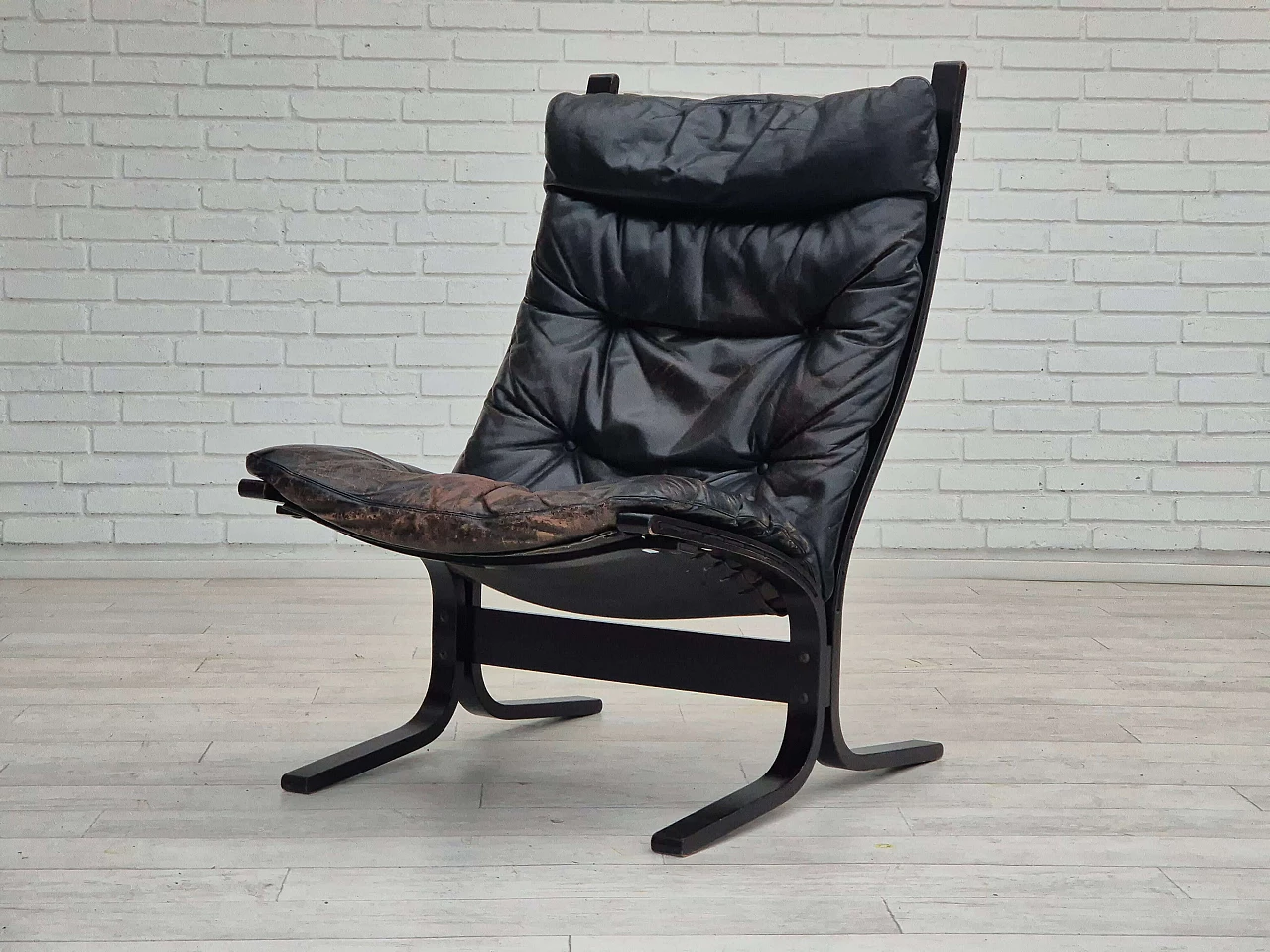 Poltrona norvegese Siesta in pelle nera e legno curvato di Ingmar Relling, anni '70 15