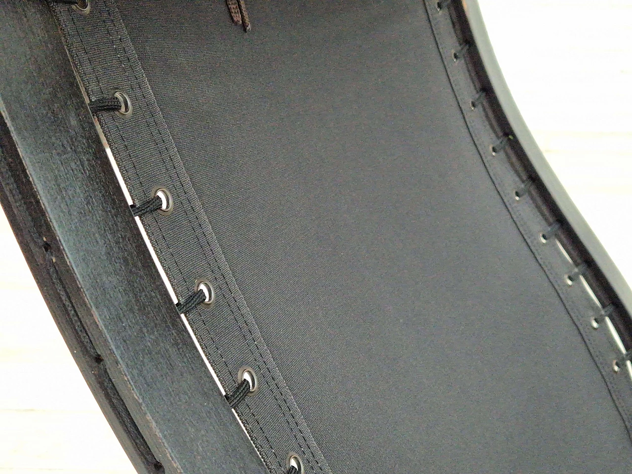 Poltrona norvegese Siesta in pelle nera e legno curvato di Ingmar Relling, anni '70 18