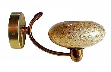 Applique in metallo ottonato e vetro di Murano bullicante, anni '50