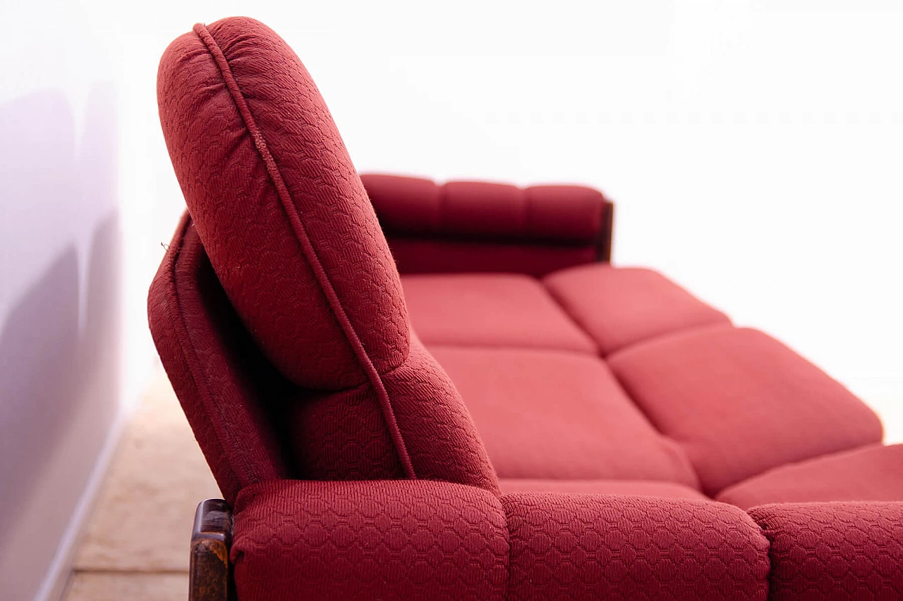 Divano stile scandinavo in faggio e tessuto rosso, anni '70 6