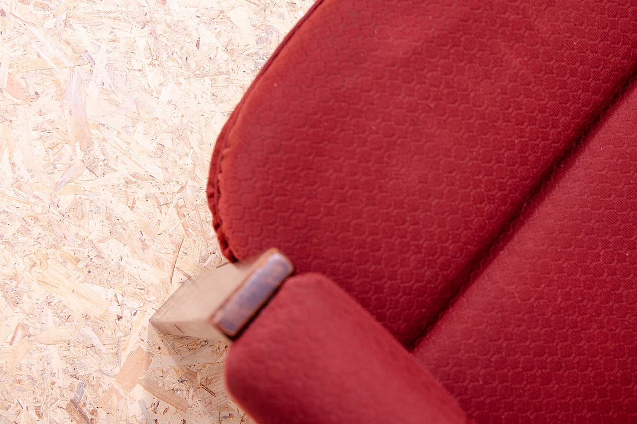 Divano stile scandinavo in faggio e tessuto rosso, anni '70 10