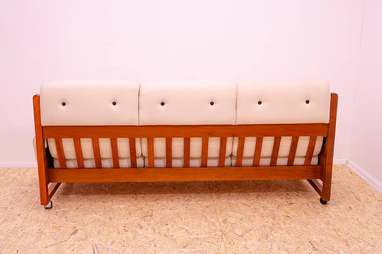 Divano a tre posti in faggio e tessuto con rotelle, anni '70 17