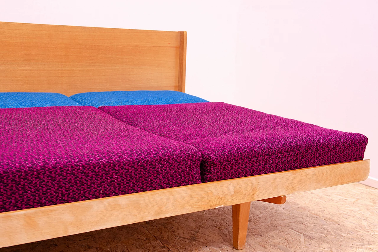 Divano letto in legno e tessuto bicolore di Jitona, anni '70 17