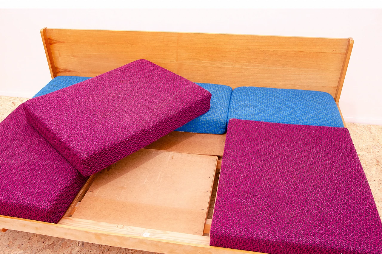 Divano letto in legno e tessuto bicolore di Jitona, anni '70 18