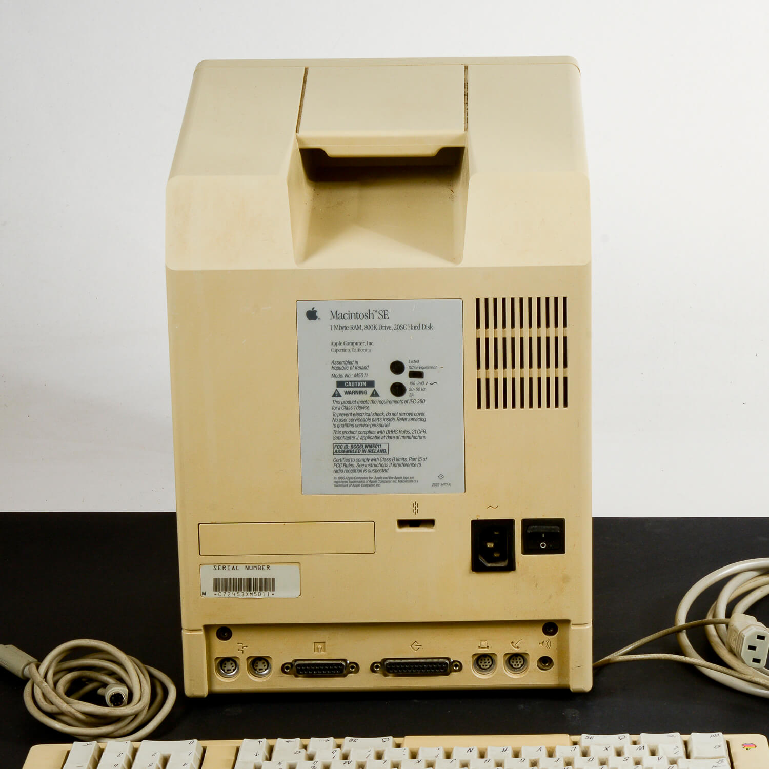Macintosh SE by Apple Inc., 1980s | intOndo