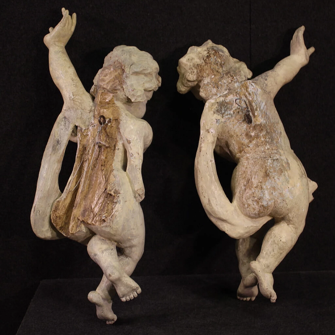 Pair of painted wooden sculptures of putti, 18th century 3