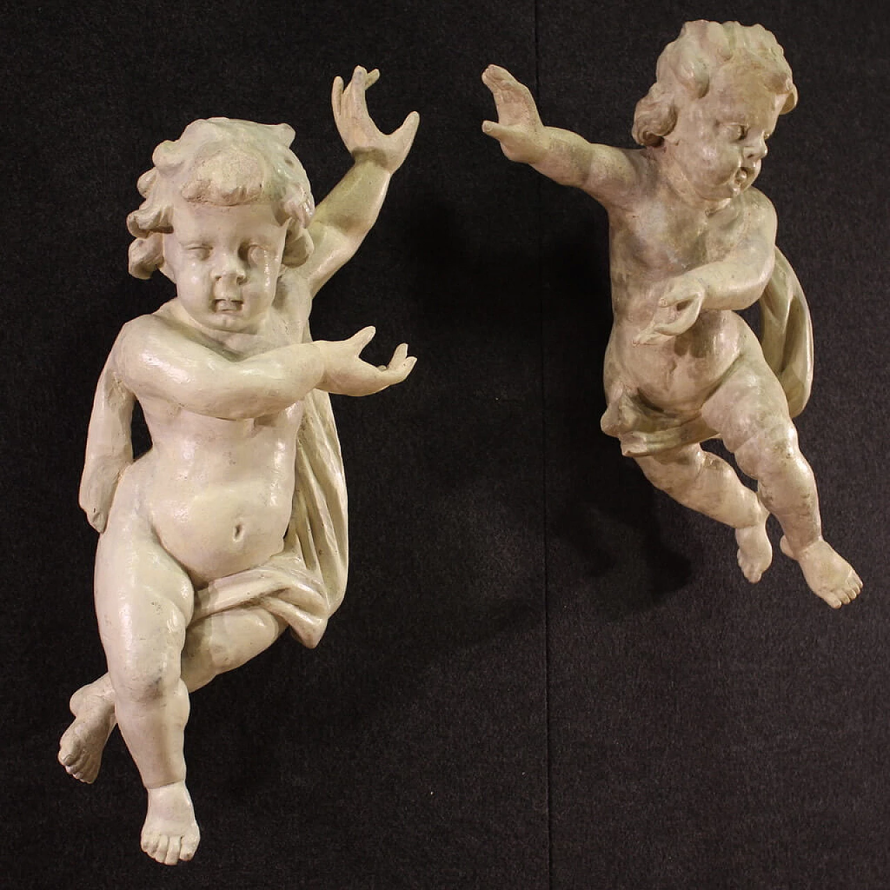 Pair of painted wooden sculptures of putti, 18th century 4