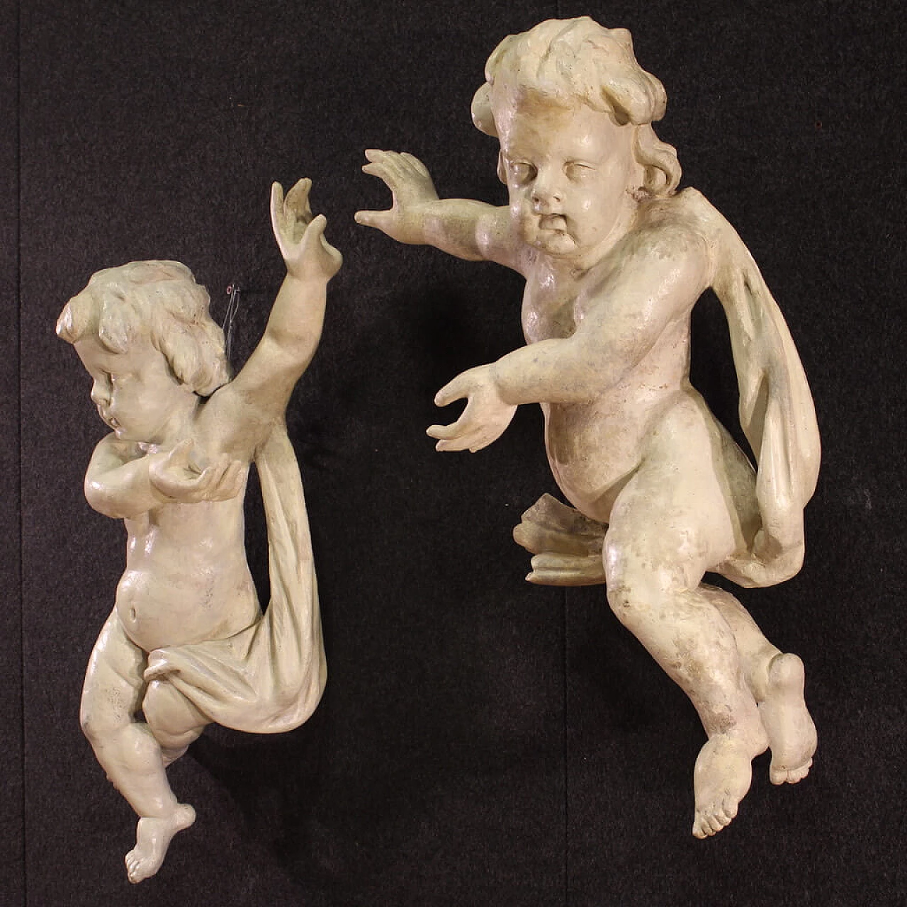 Pair of painted wooden sculptures of putti, 18th century 5