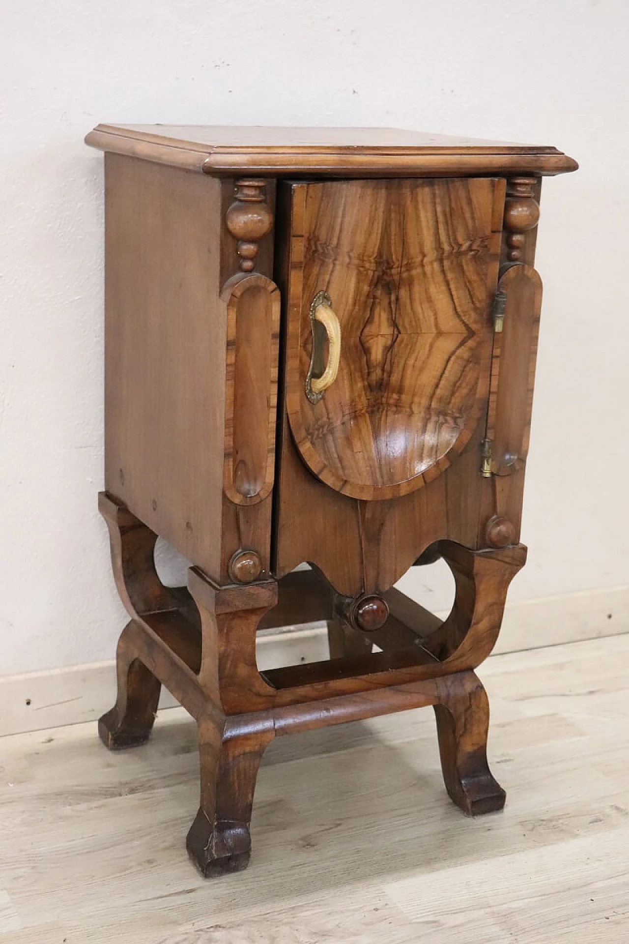 Art Deco bedside table veneered in walnut burl, 1920s 6