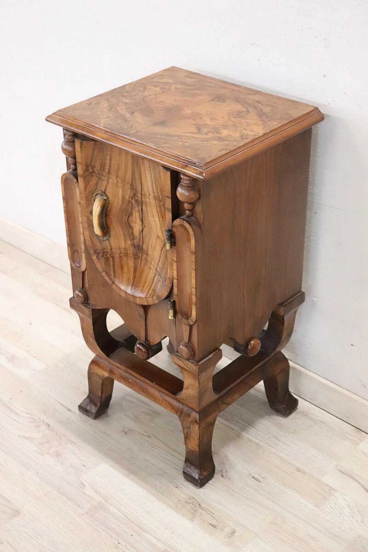 Art Deco bedside table veneered in walnut burl, 1920s 7