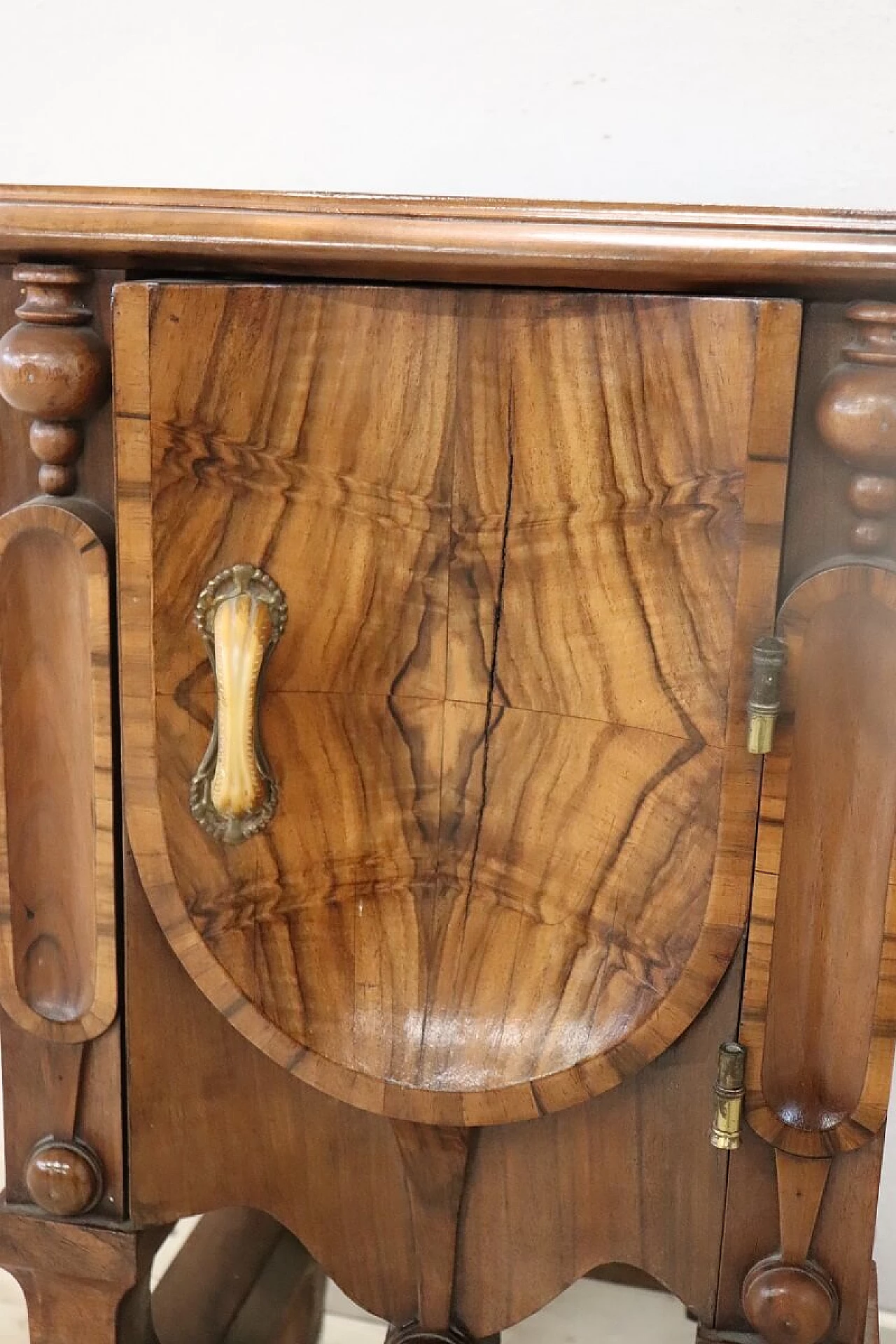 Art Deco bedside table veneered in walnut burl, 1920s 8