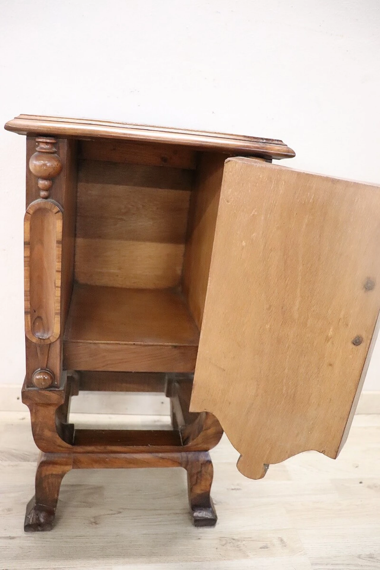 Art Deco bedside table veneered in walnut burl, 1920s 10