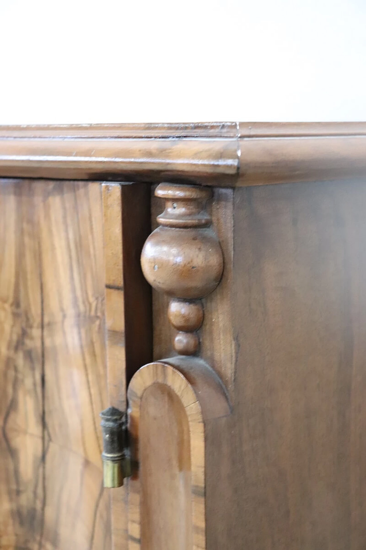 Art Deco bedside table veneered in walnut burl, 1920s 11