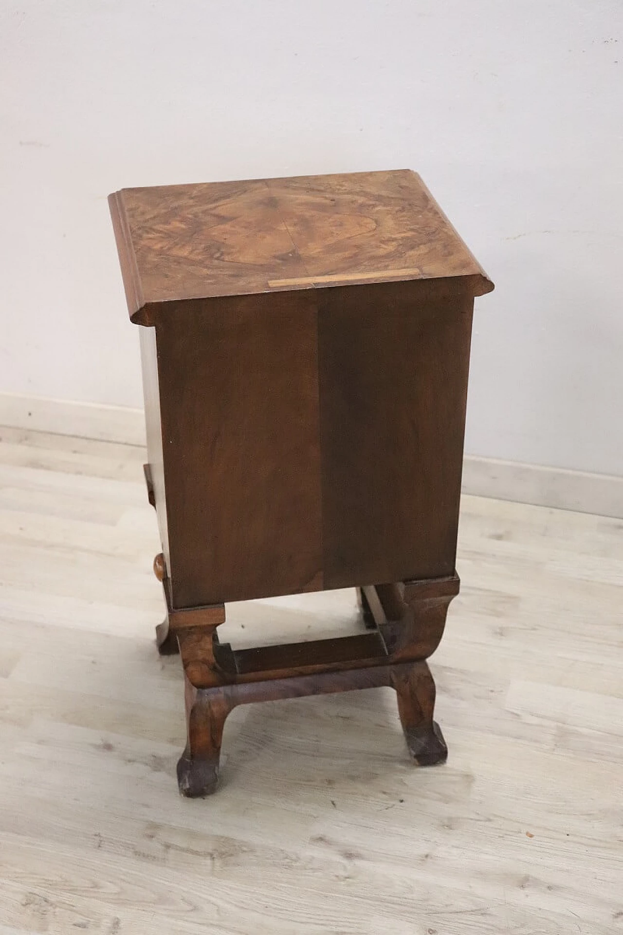 Art Deco bedside table veneered in walnut burl, 1920s 12