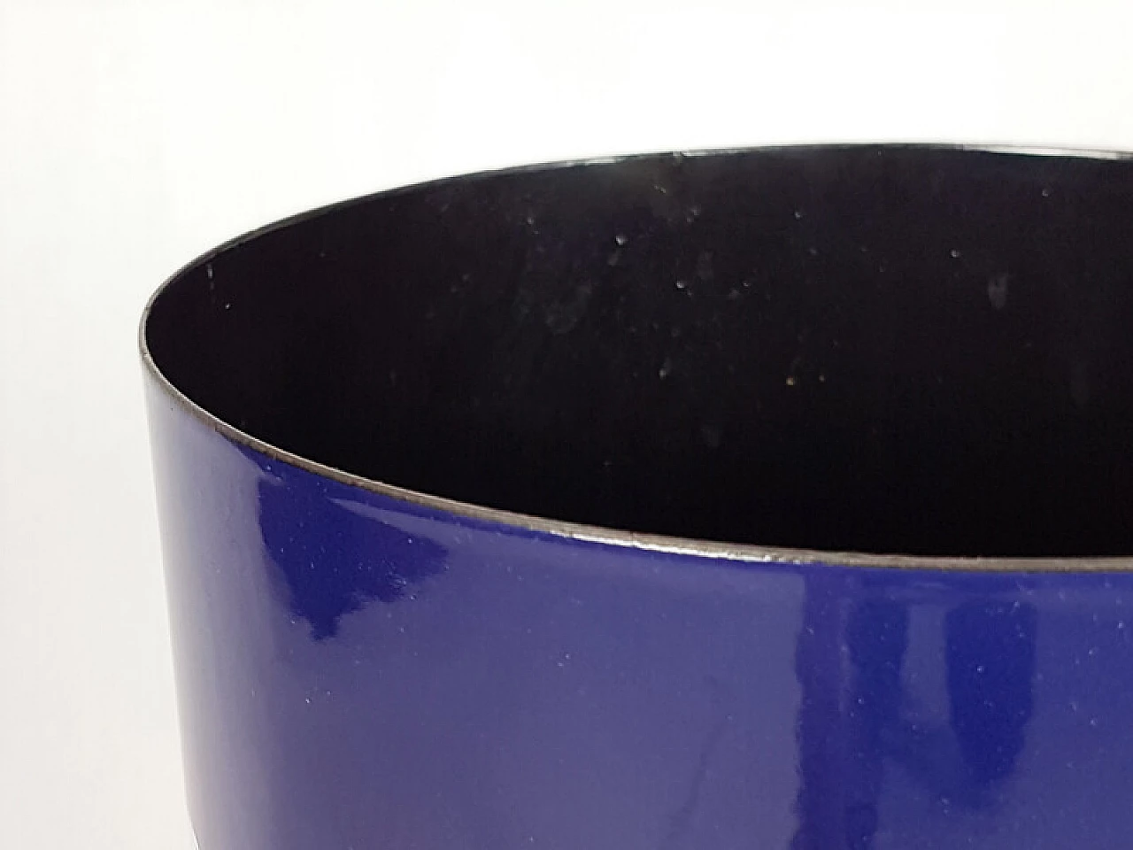 Blue, white and black enamelled metal cylindrical umbrella stand, 1960s 5