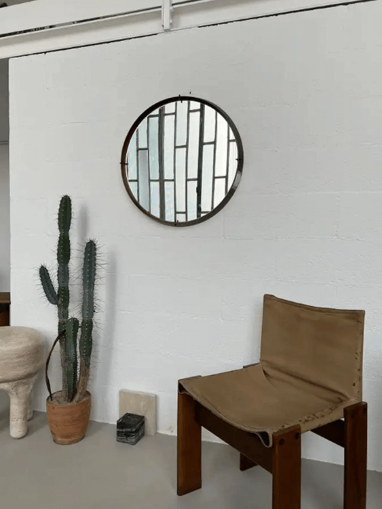 Wood and brass round wall mirror attributed to Cassina, 1960s 3
