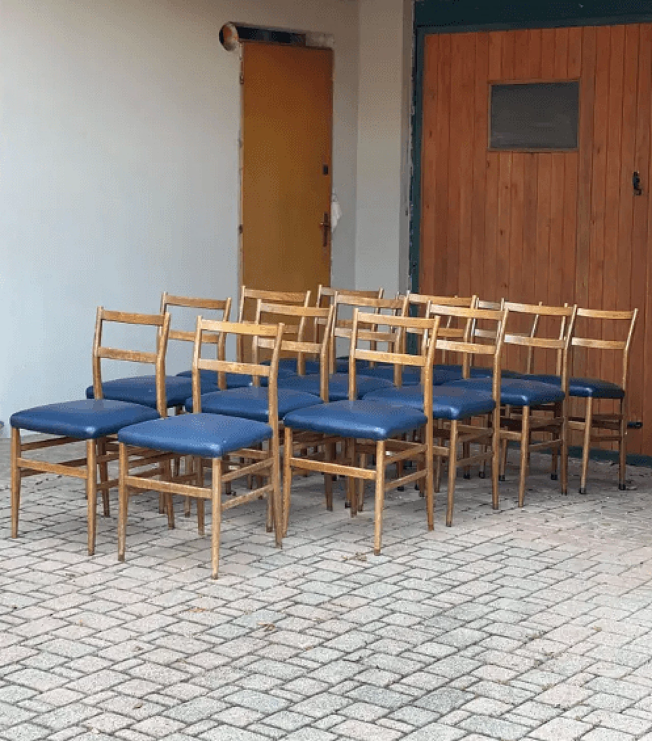 14 Dining chairs in wood and blue leather by Gio Ponti, 1970s 4