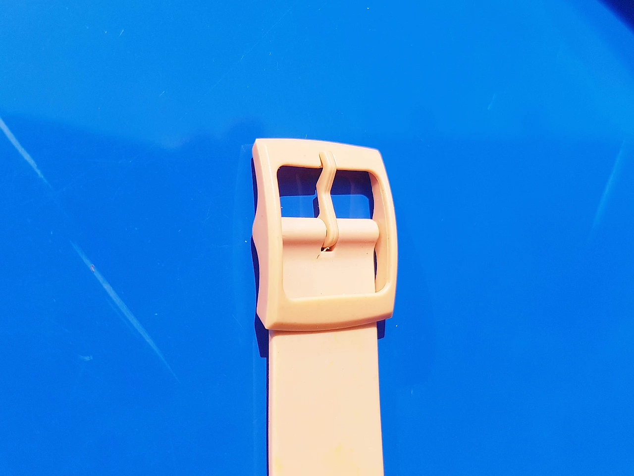 Orologio da polso in plastica e gomma di di A. Mendini per il Museo Alchimia, anni '90 5