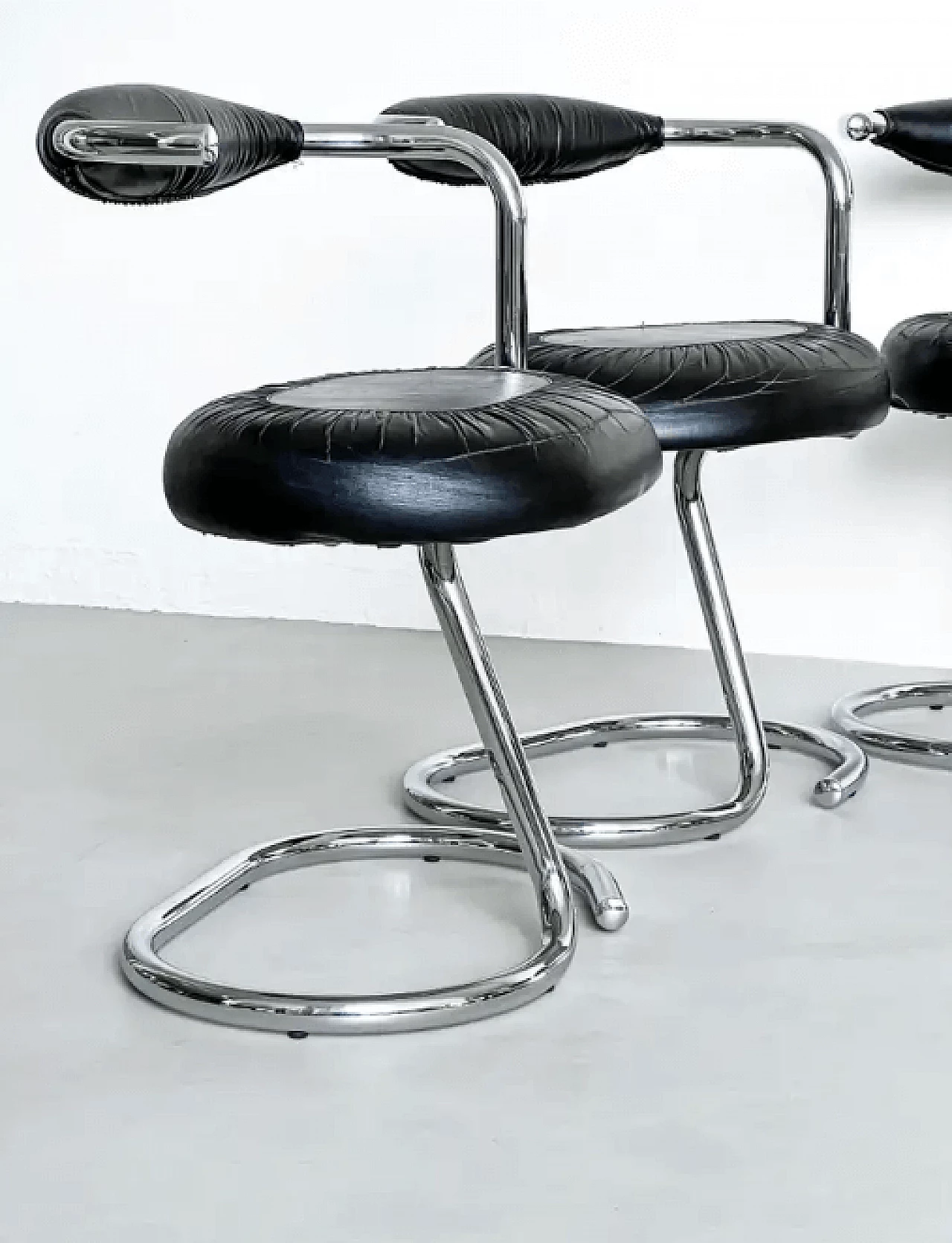 6 Cobra chrome-plated dining chairs in black leather by Giotto Stoppino, 1970s 2