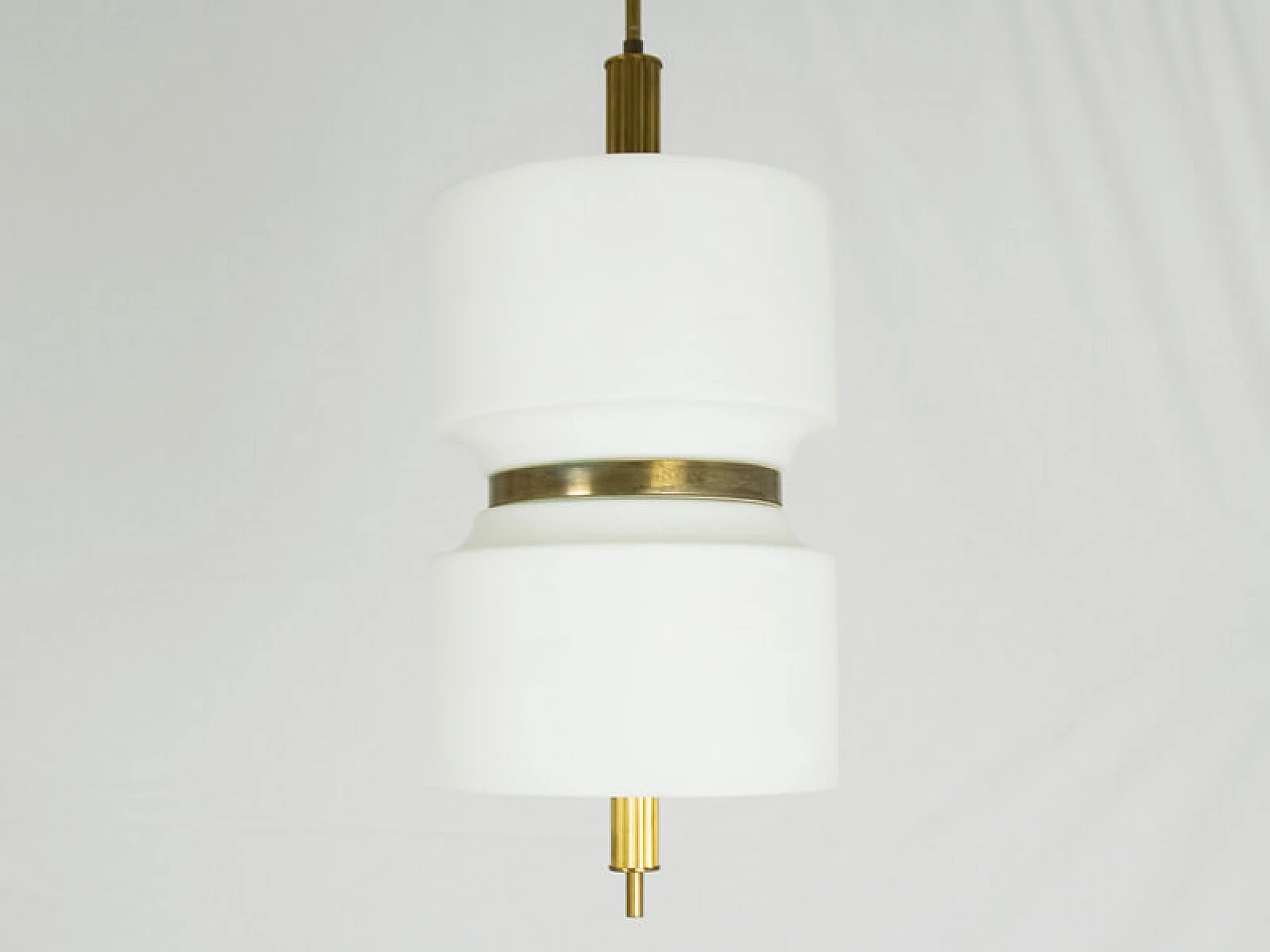 Lampada a sospensione in vetro opalino bianco e ottone di Oscar Torlasco per Lumi, Italia, anni '50 7