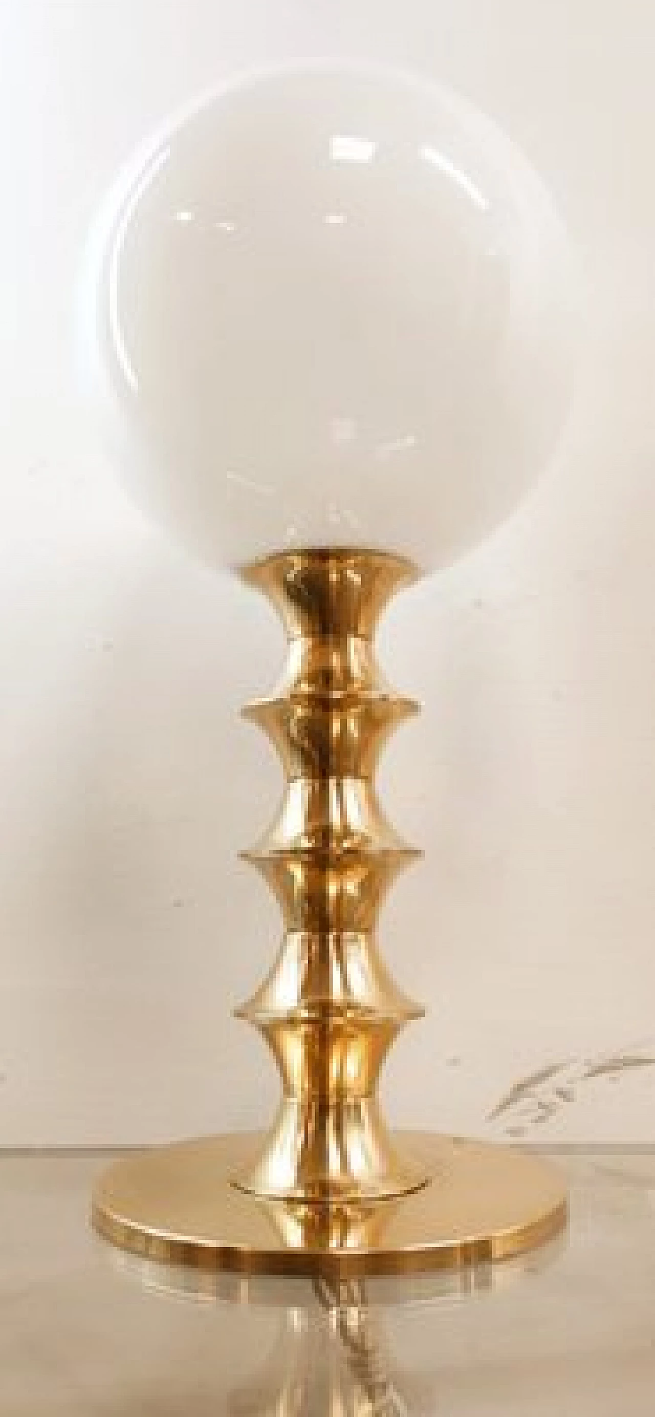 Lampada da tavolo in ottone e vetro bianco, anni '70 6
